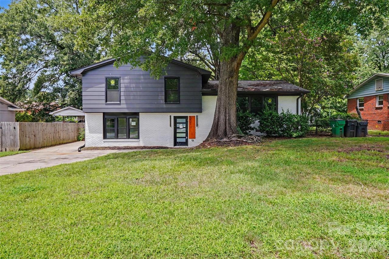 3801 Woodleaf Rd., Charlotte, NC 28205