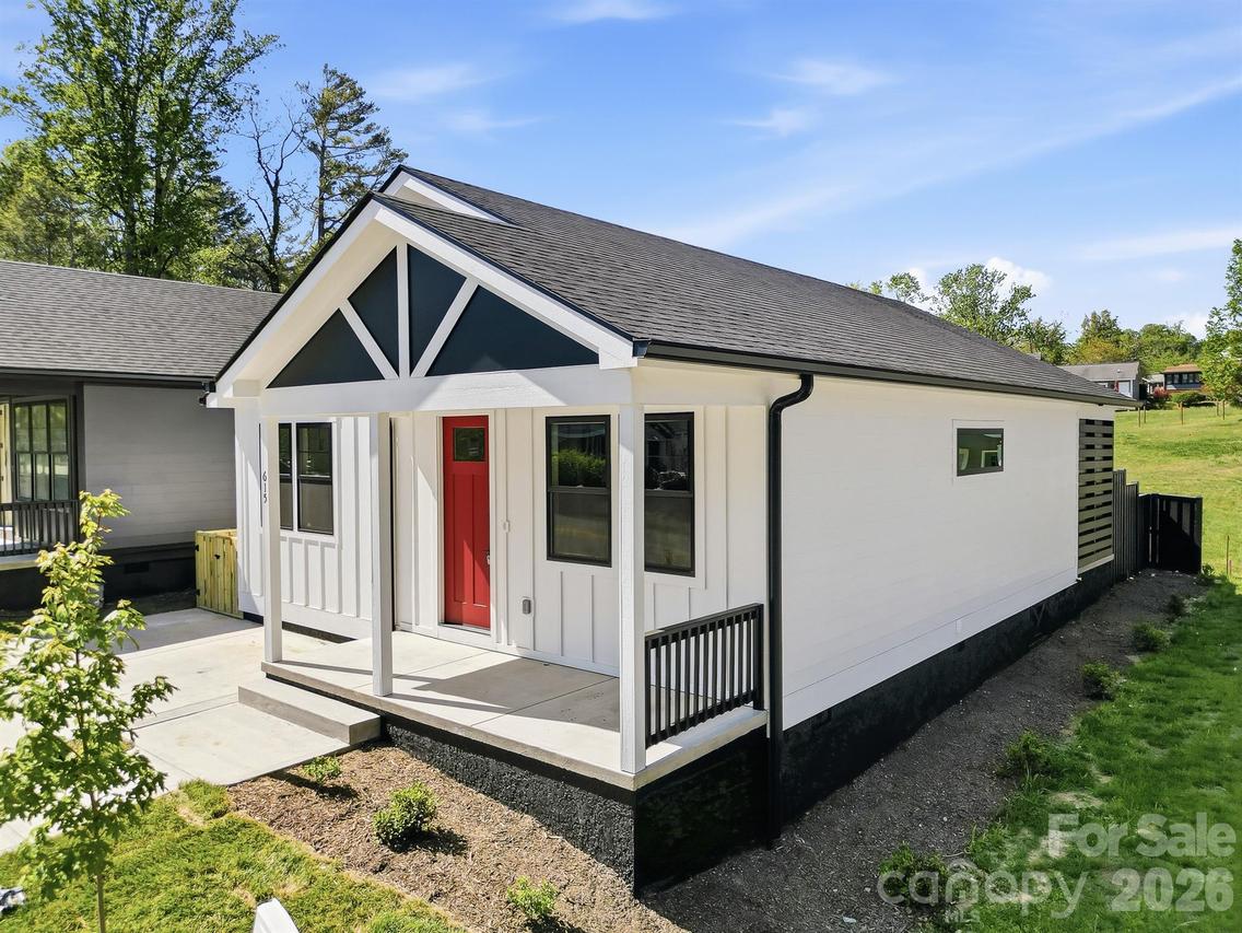 615 W Allen St., Hendersonville, NC 28739