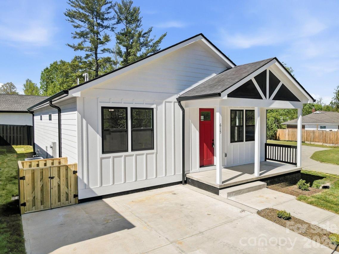 615 W Allen St., Hendersonville, NC 28739
