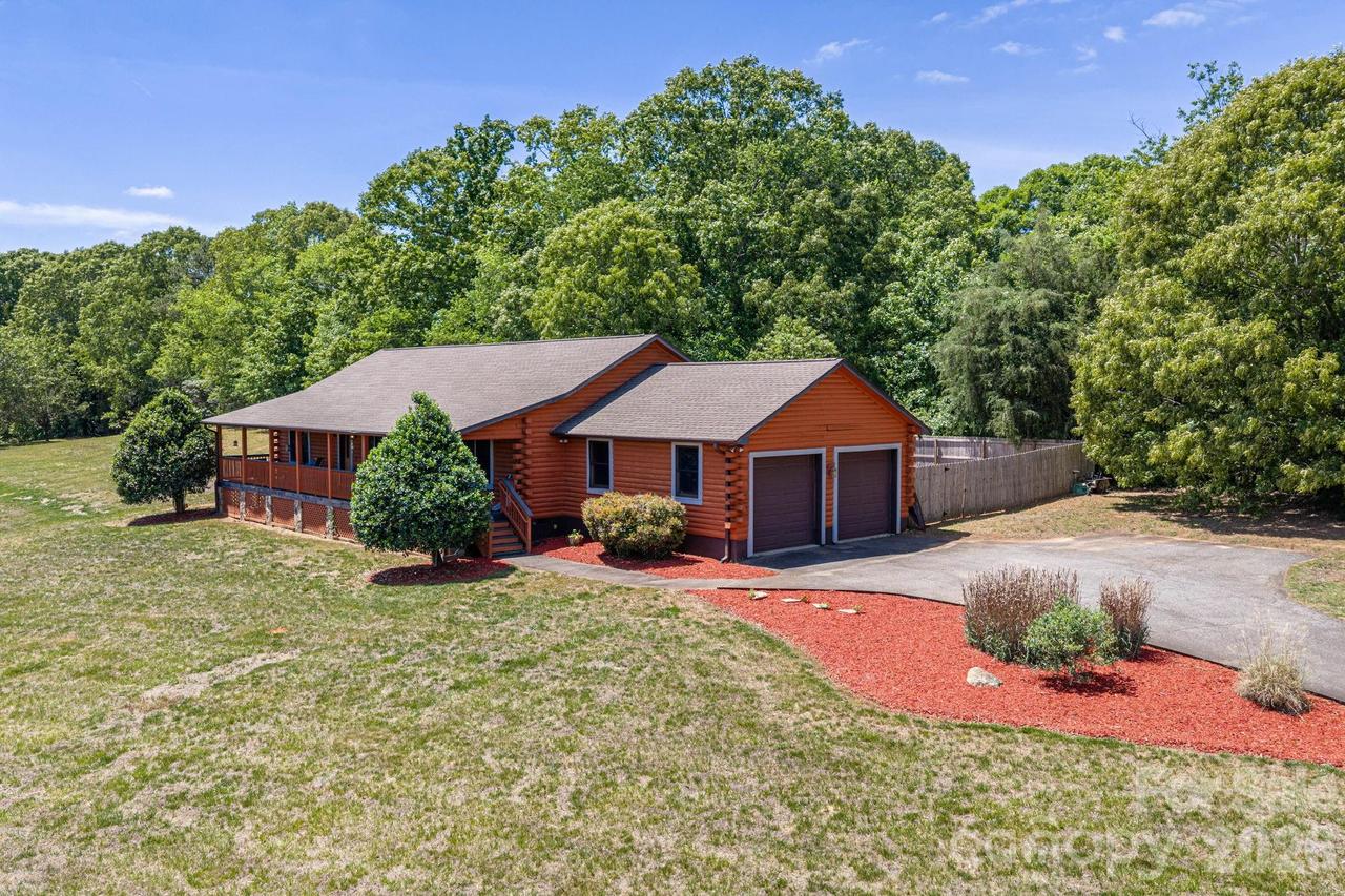 170 Countrytyme Ln., Iron Station, NC 28080