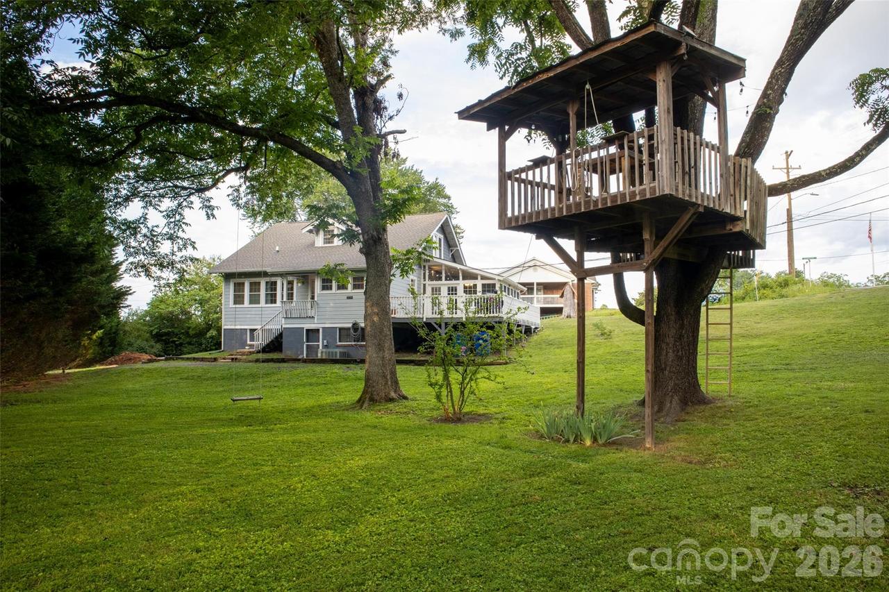 102 Cuthberson St., Morganton, NC 28655