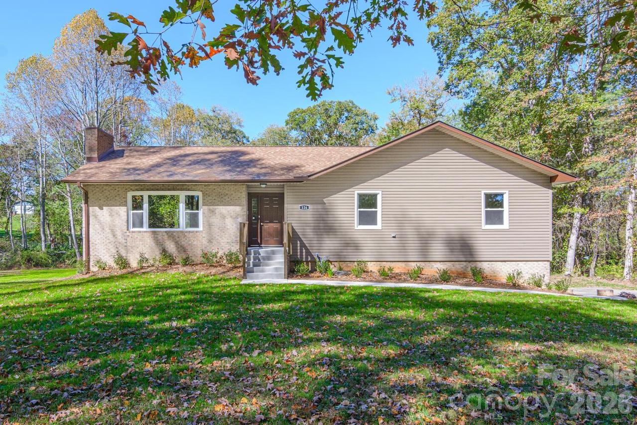 126 Anthony Dr., East Flat Rock, NC 28726