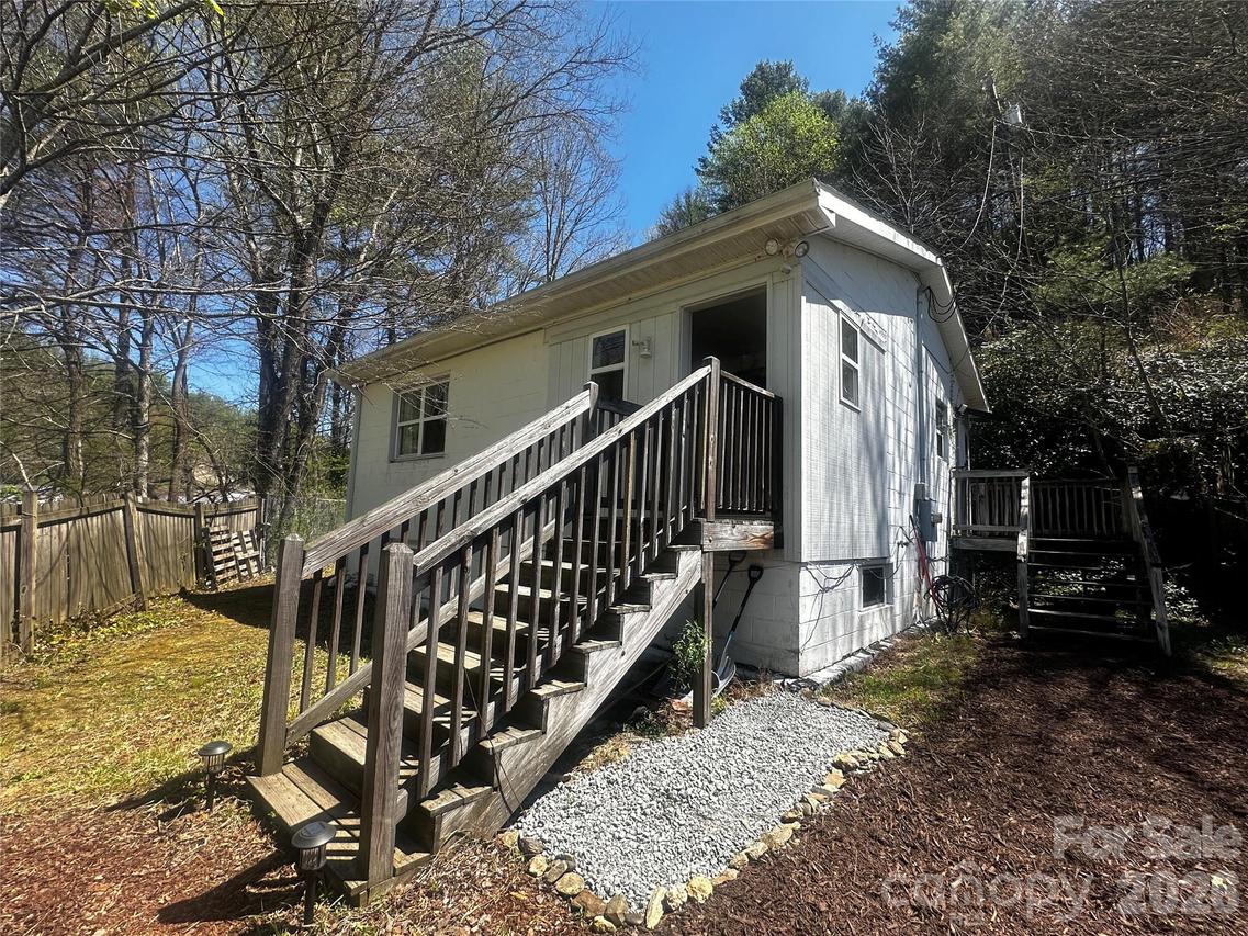 7 Poplar Dr., Spruce Pine, NC 28777