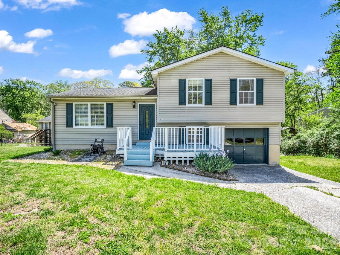 227 Bradshaw Ave., Hendersonville, NC 28792