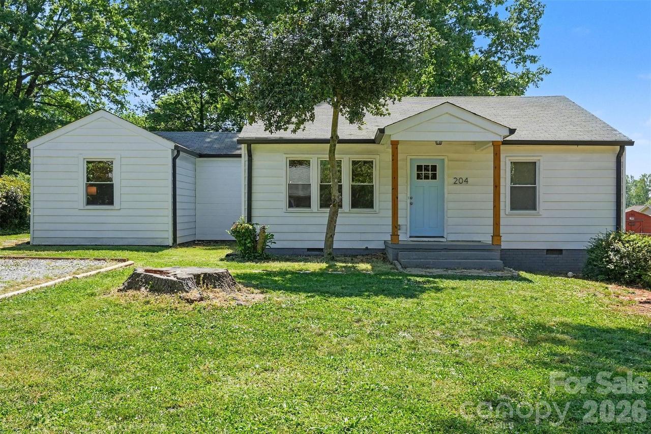 204 N Oak St., Lowell, NC 28098