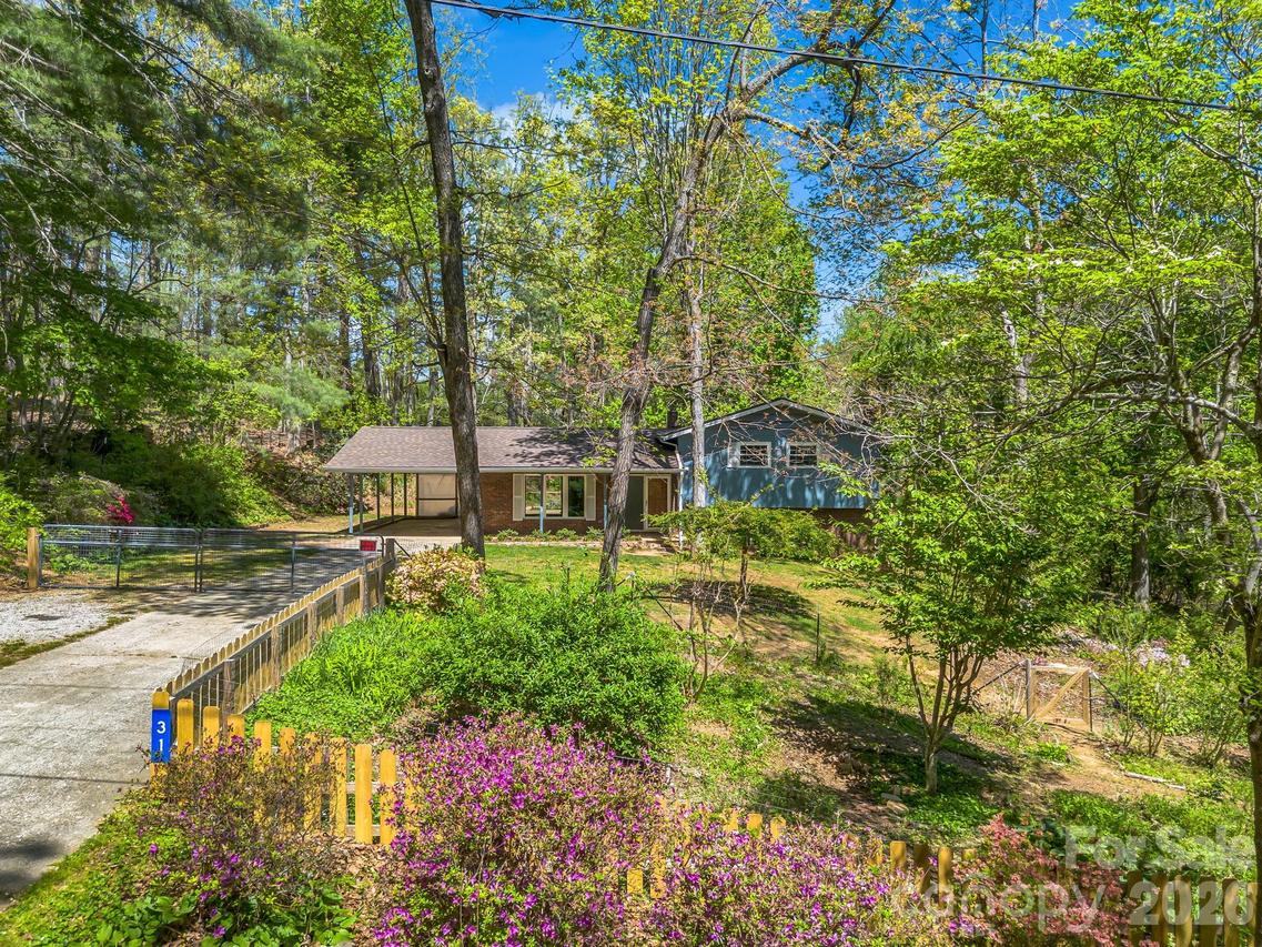 31 Firefly Ln., Saluda, NC 28773