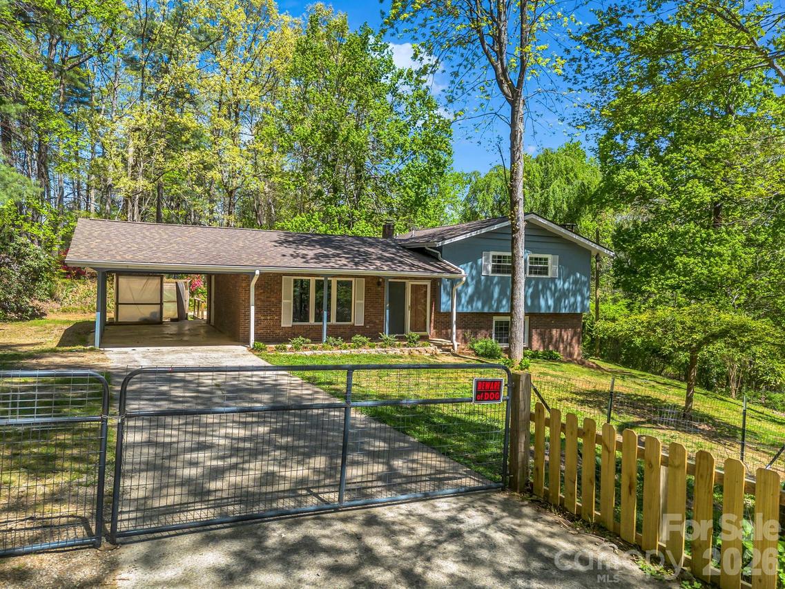 31 Firefly Ln., Saluda, NC 28773