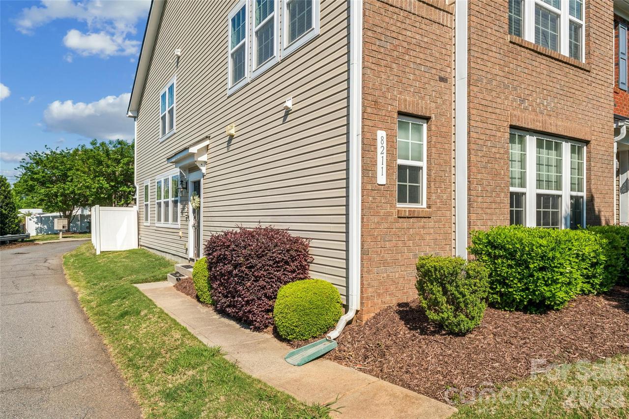 8211 Viewpoint Ln., Cornelius, NC 28031