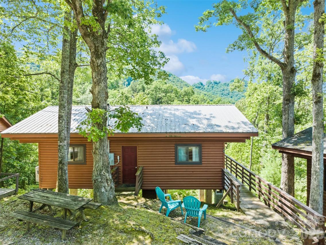 299 Blue Ridge Pkwy., Bryson City, NC 28713