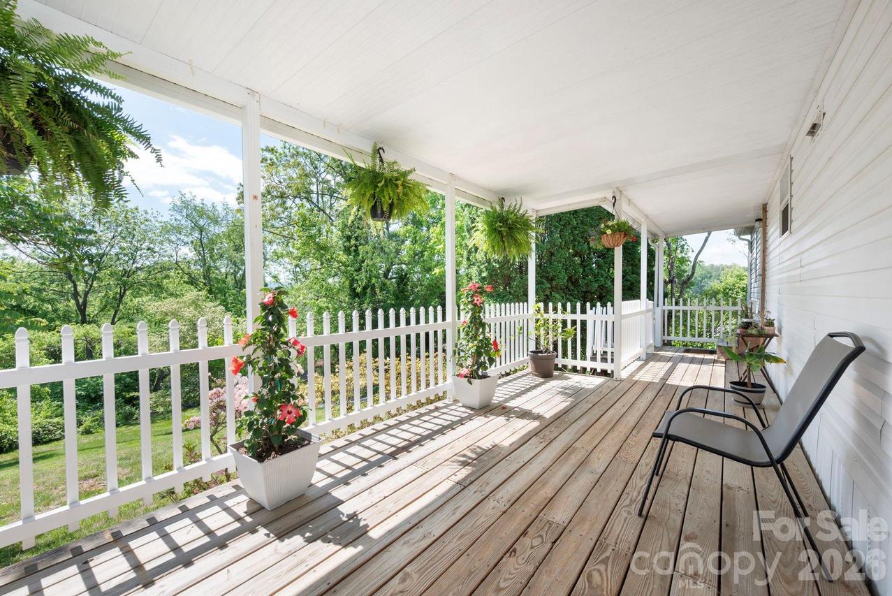 66 Green Oak Rd., Asheville, NC 28804