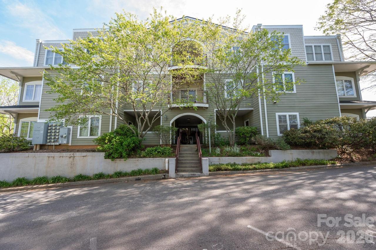 64 Clingman Ave. #202, Asheville, NC 28801