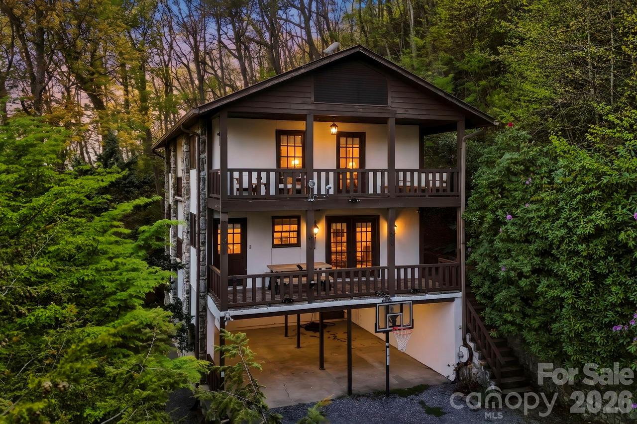 821 Summit Dr., Maggie Valley, NC 28751