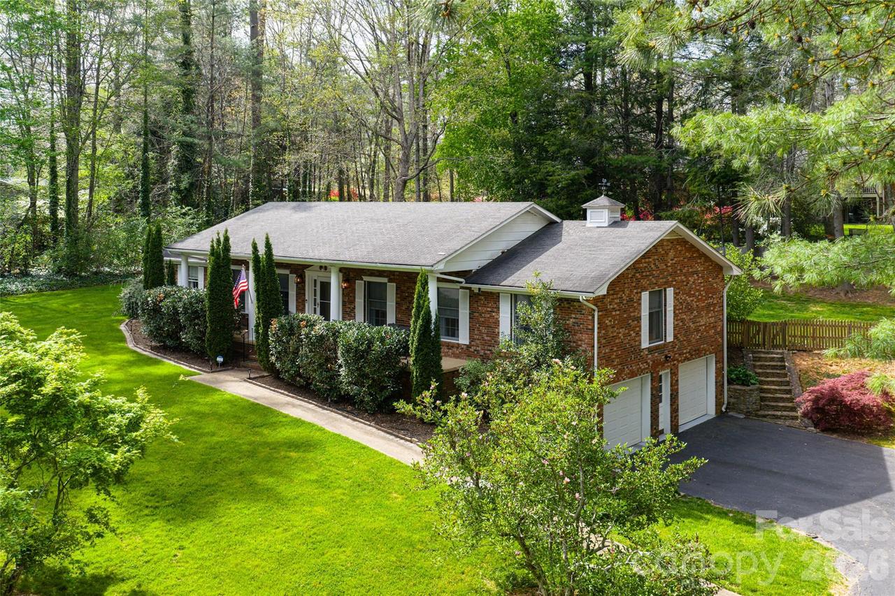 117 Brandon Rd., Hendersonville, NC 28739