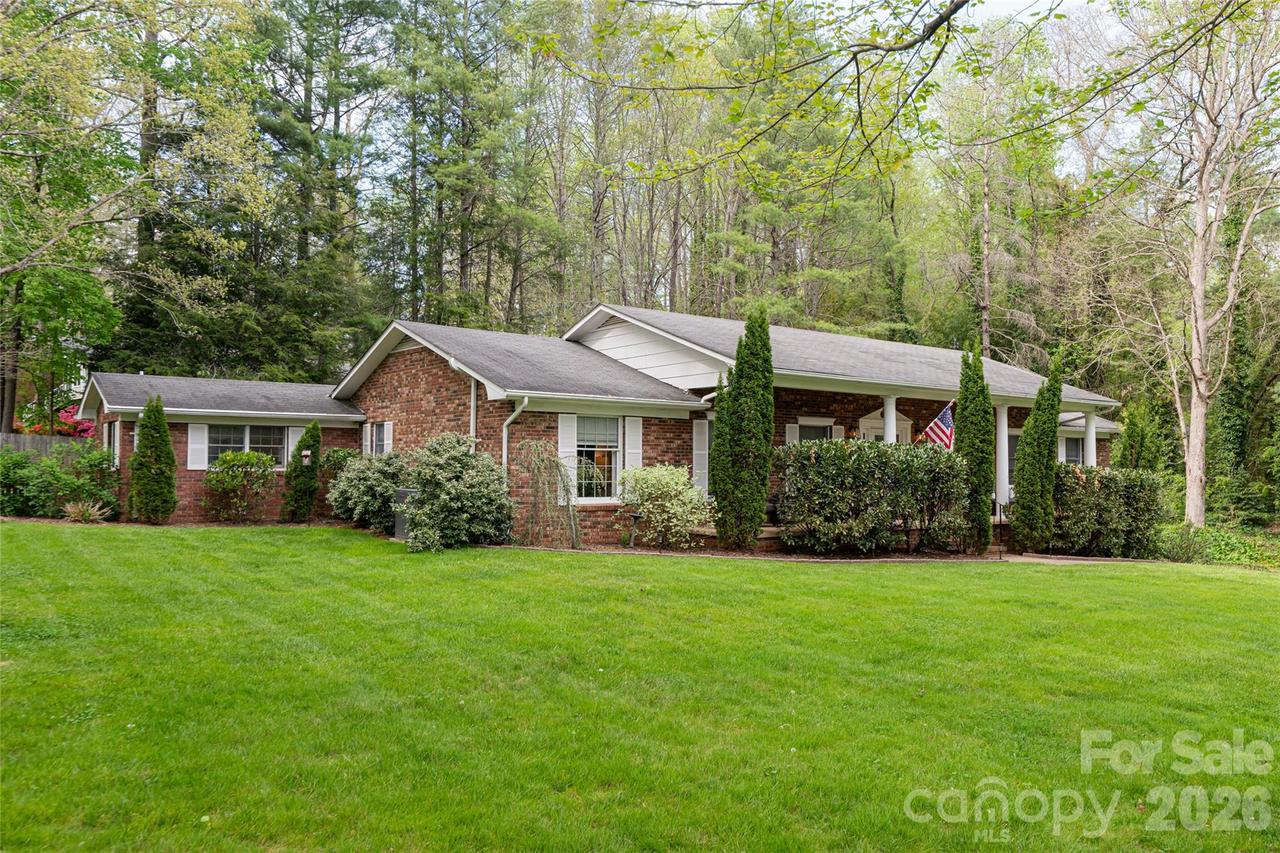 117 Brandon Rd., Hendersonville, NC 28739