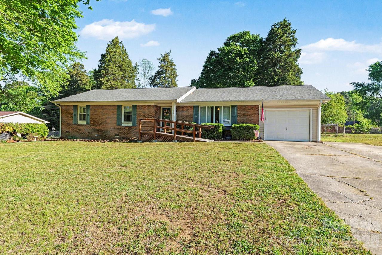 105 Stoneybrook Rd., Salisbury, NC 28147