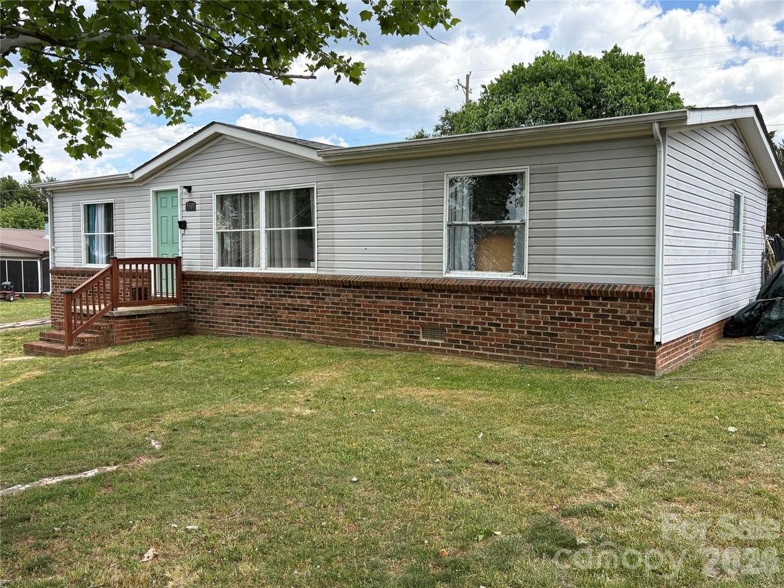 5507 Sandy Creek Ct., Newton, NC 28658