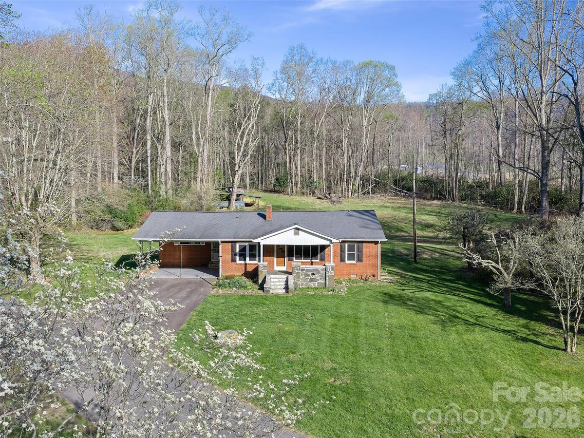 58 Possum Trot Rd., Bakersville, NC 28705