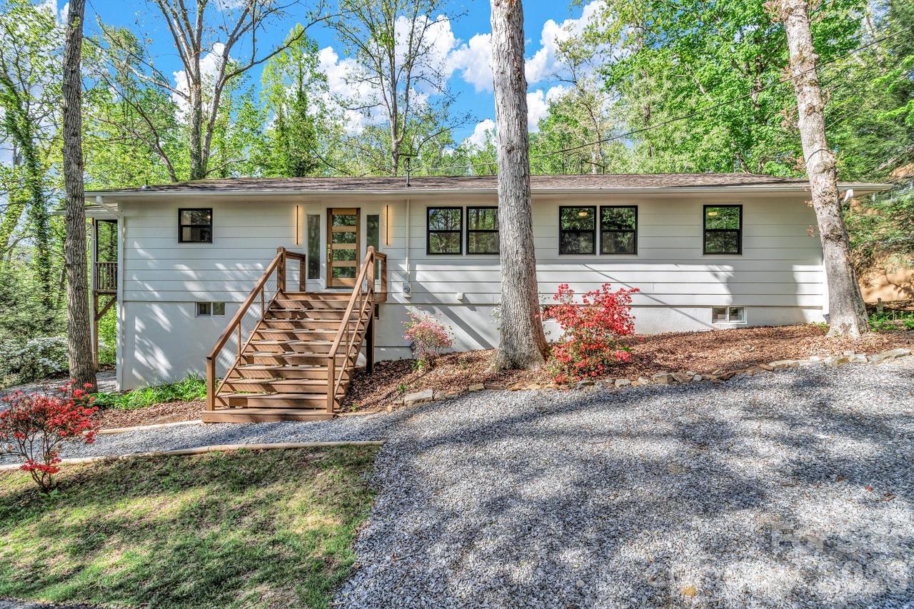 7 Angus Ln., Asheville, NC 28805