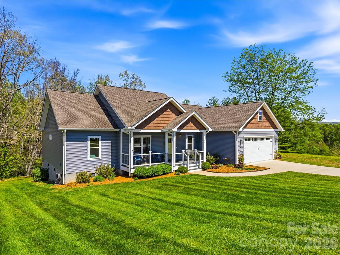 144 Hidden Knoll Dr., Hendersonville, NC 28792