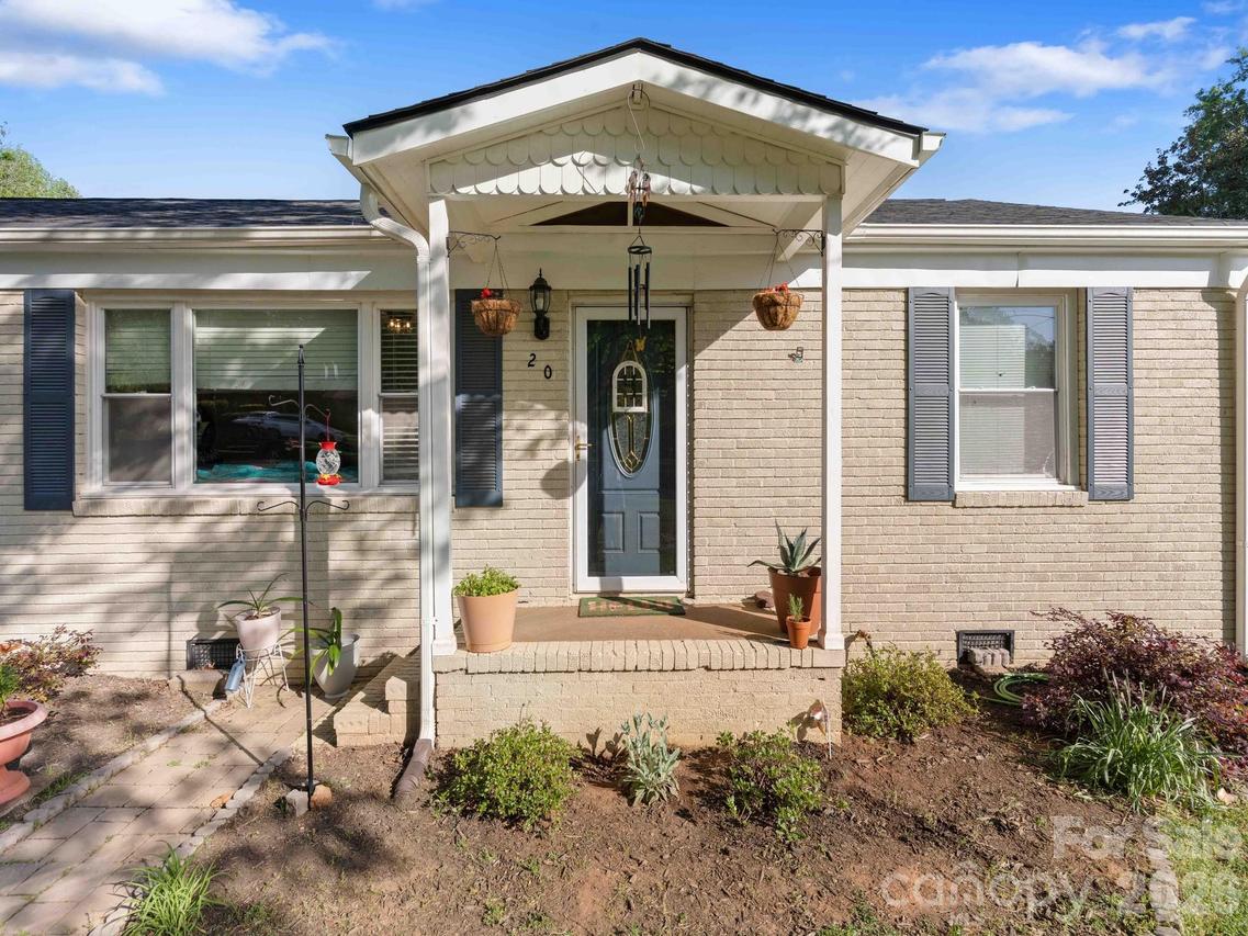 20 E Constance St., Columbus, NC 28722