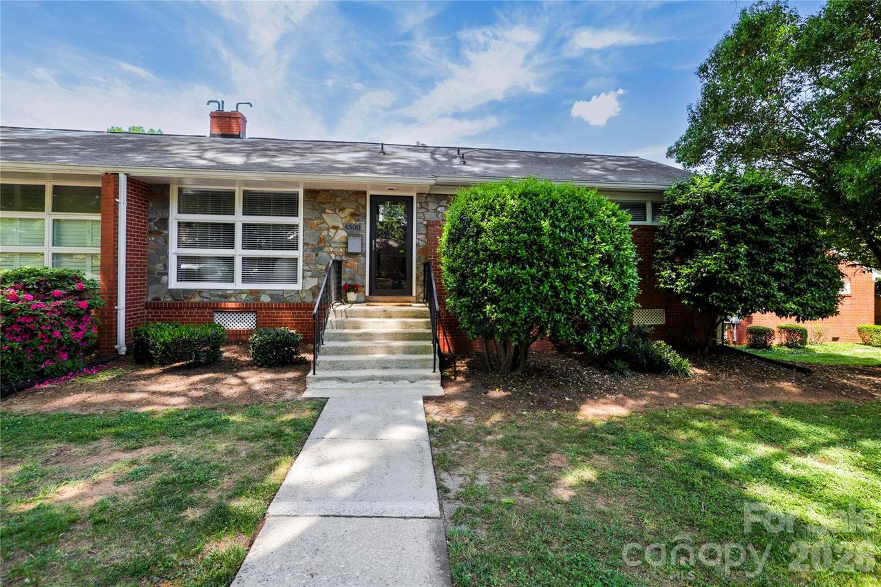 4500 Woodlark Ln., Charlotte, NC 28211
