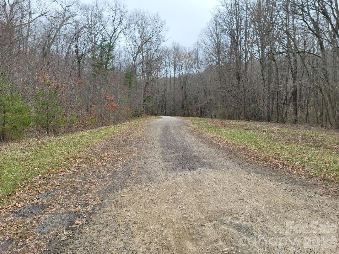 334 Omc Dr., Burnsville, NC 28714