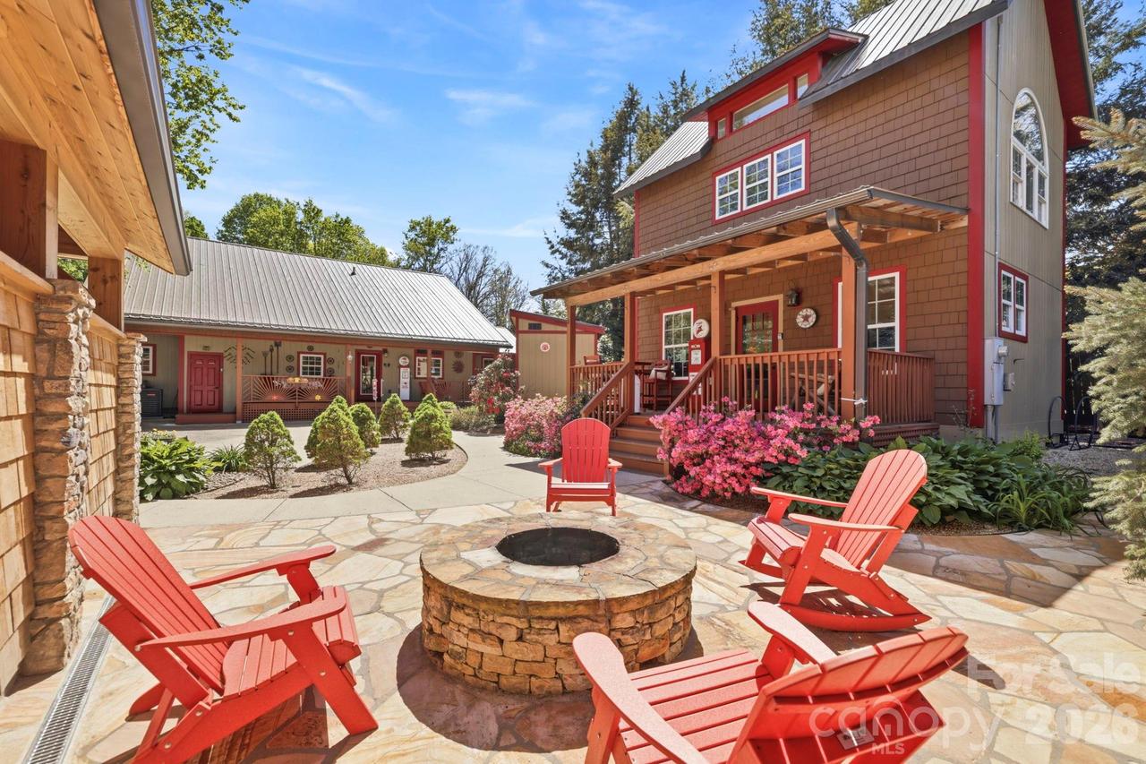 107 5th St., Black Mountain, NC 28711