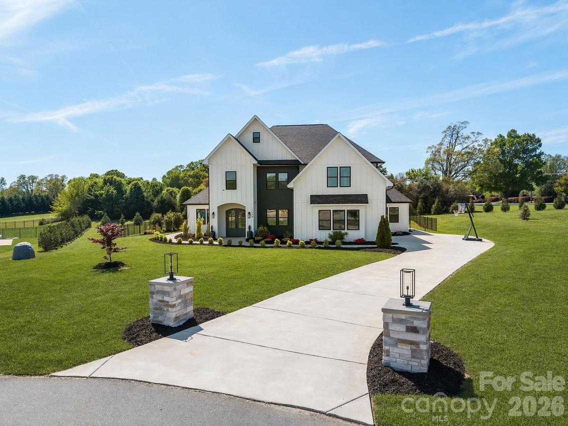 1090 Rolling Meadow Dr., Mooresville, NC 28115