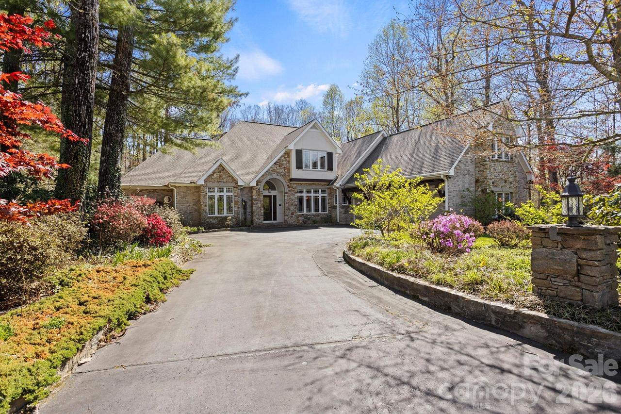 106 Farwood Ct., Flat Rock, NC 28731