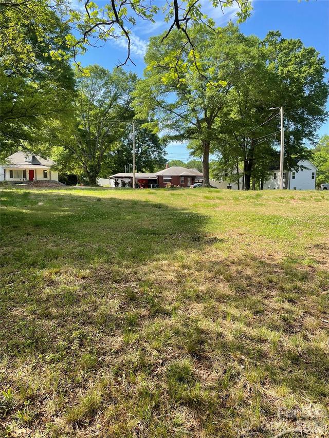 510 E Holly St., Dallas, NC 28034