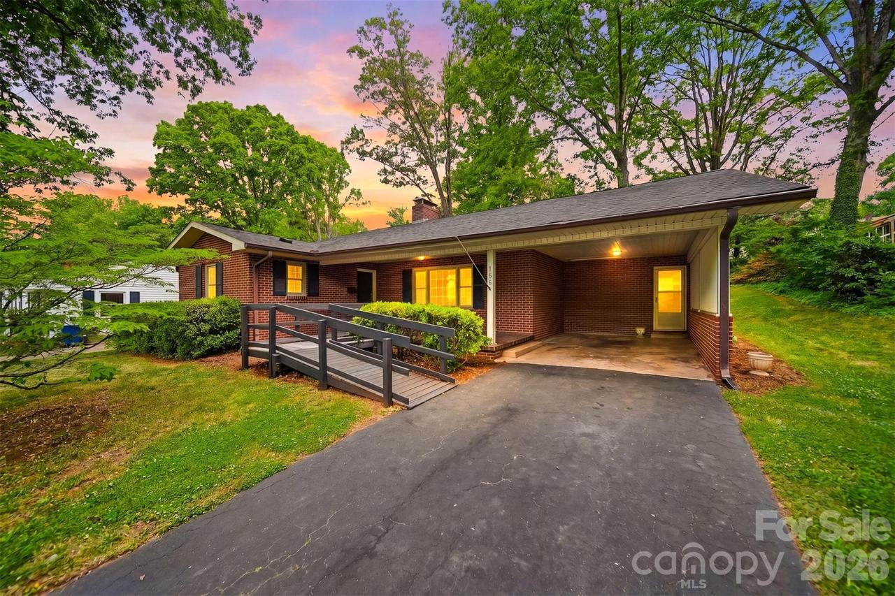 105 Ann St., Morganton, NC 28655