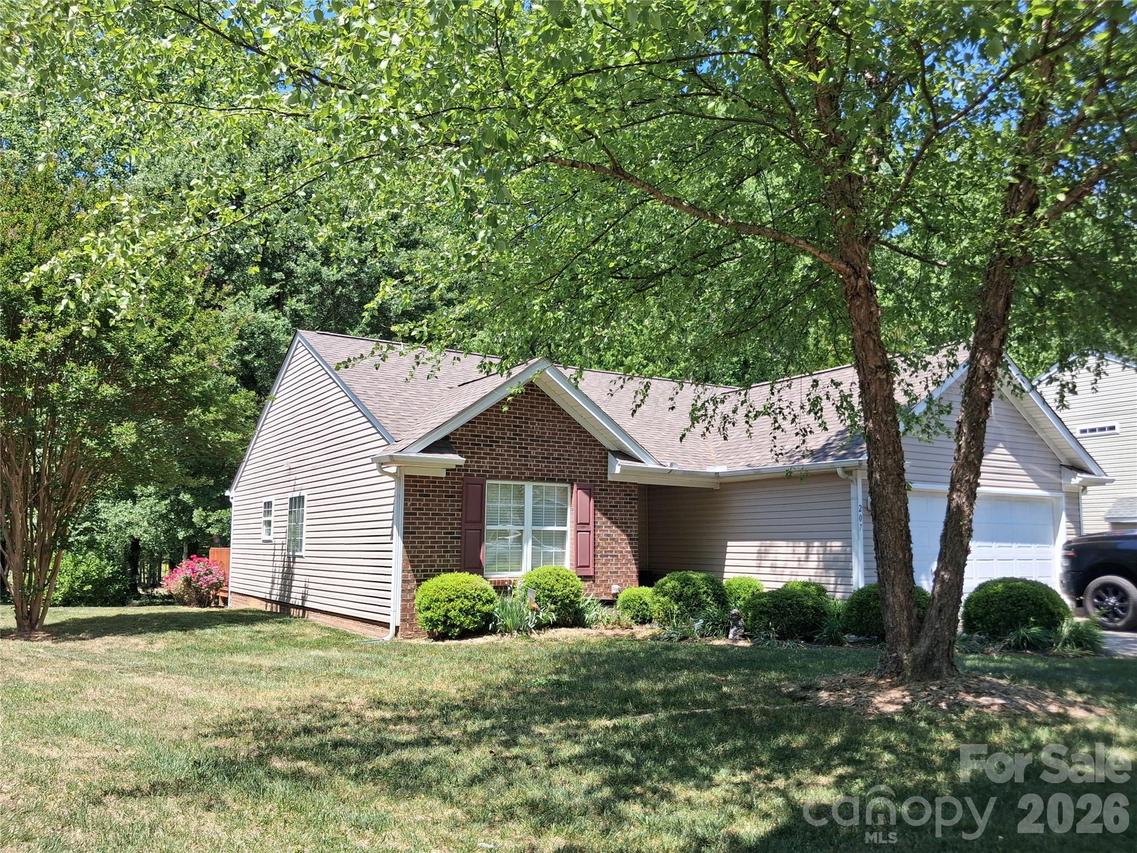 207 Woodlynn Dr., Charlotte, NC 28214