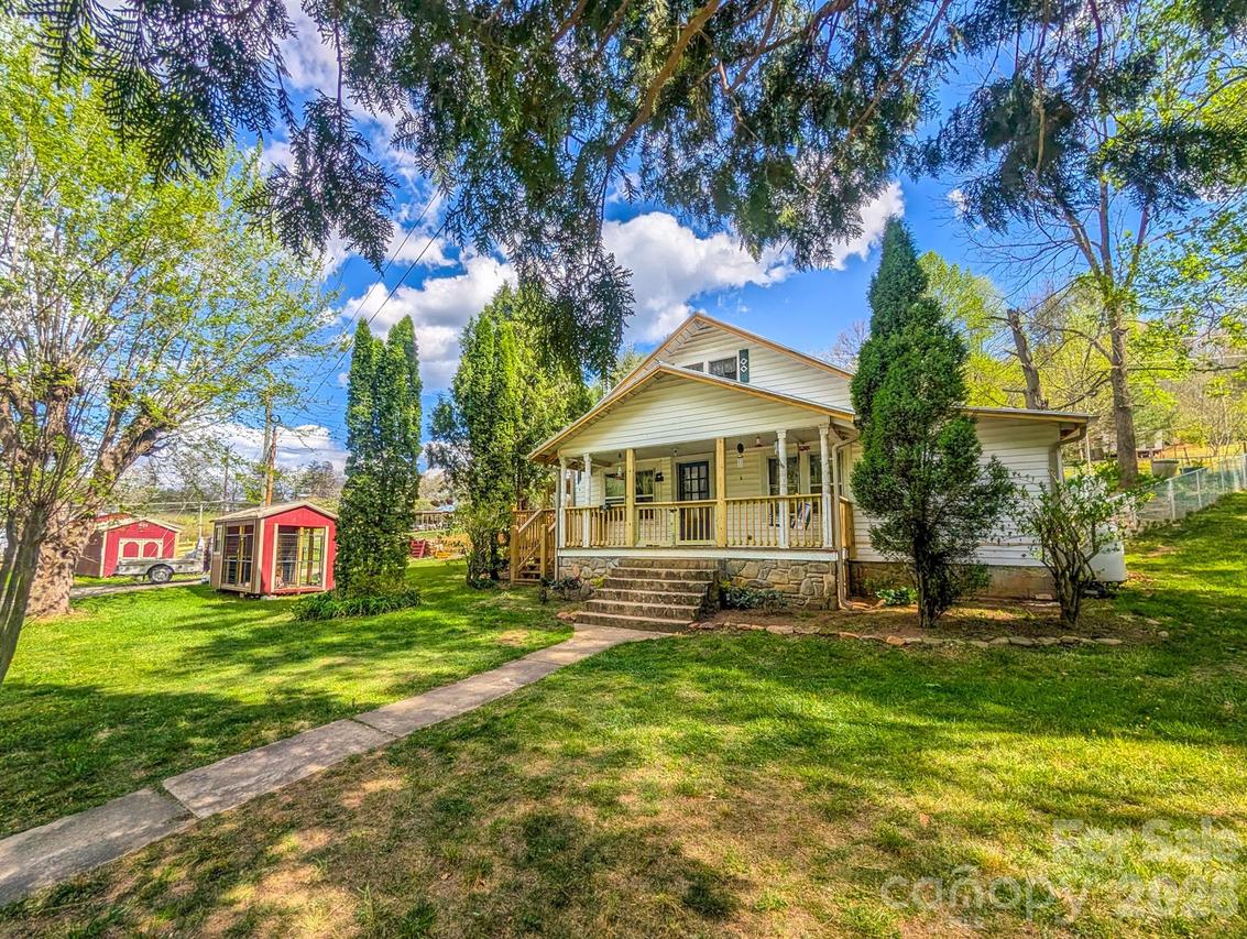 87 Henderson Ln., Burnsville, NC 28714