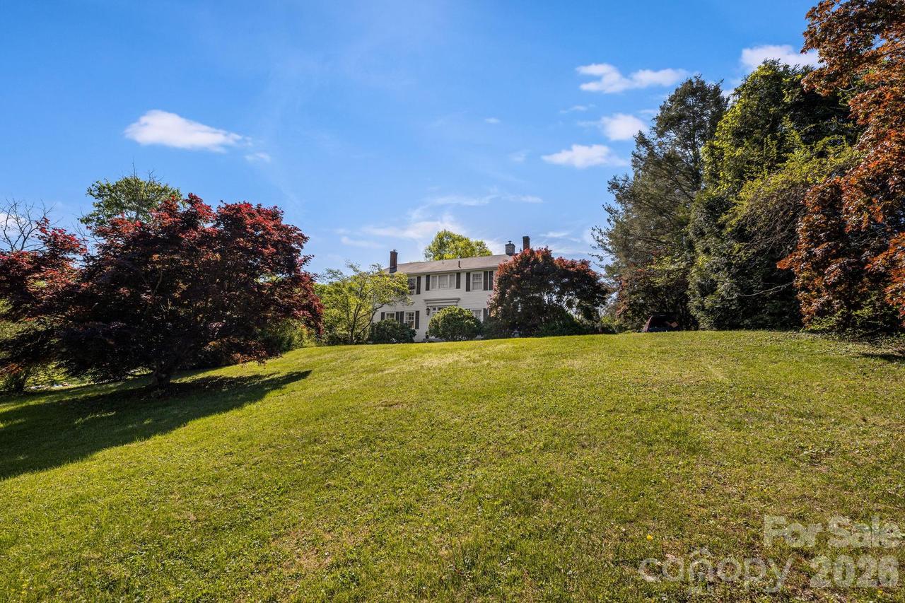 29 Walnut St., Hot Springs, NC 28743