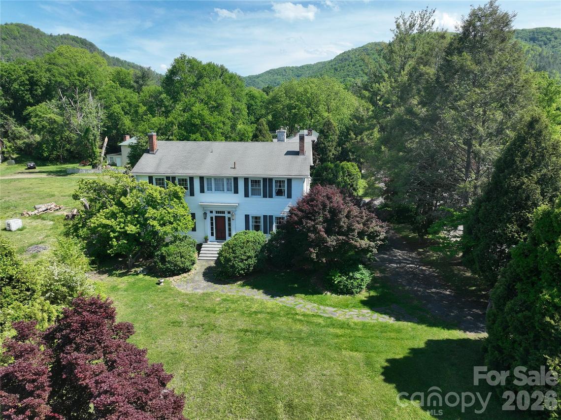 29 Walnut St., Hot Springs, NC 28743