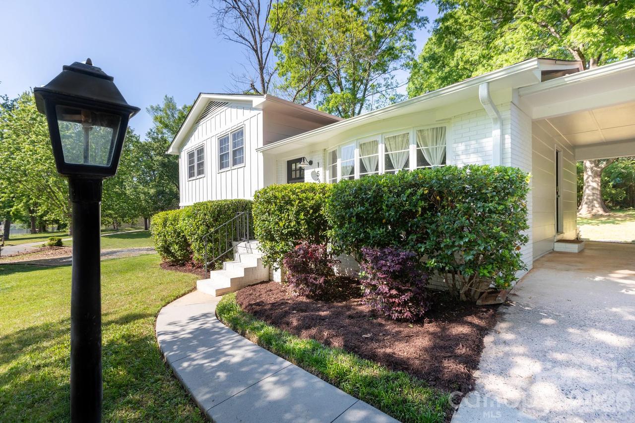 1530 Barberry Ct., Charlotte, NC 28211