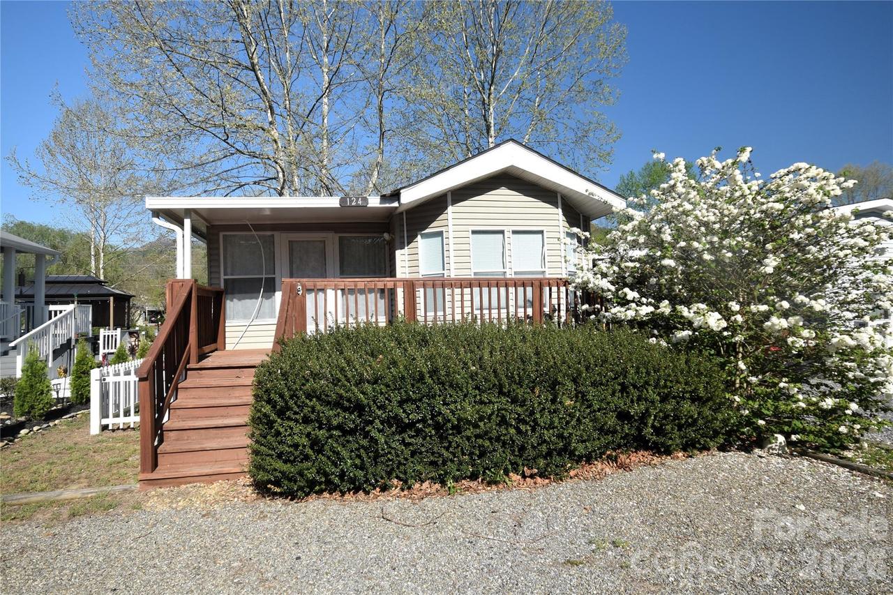 124 Pike Point, Waynesville, NC 28785