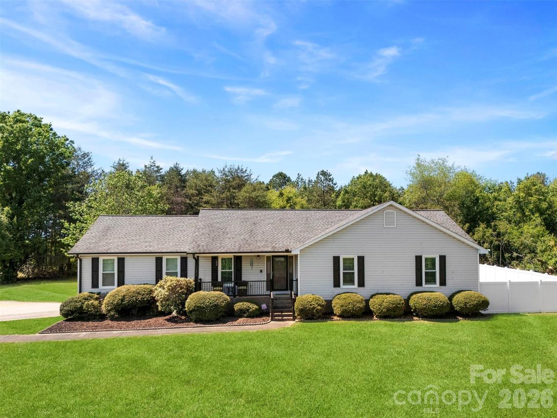 114 Cross Creek Dr., Cherryville, NC 28021