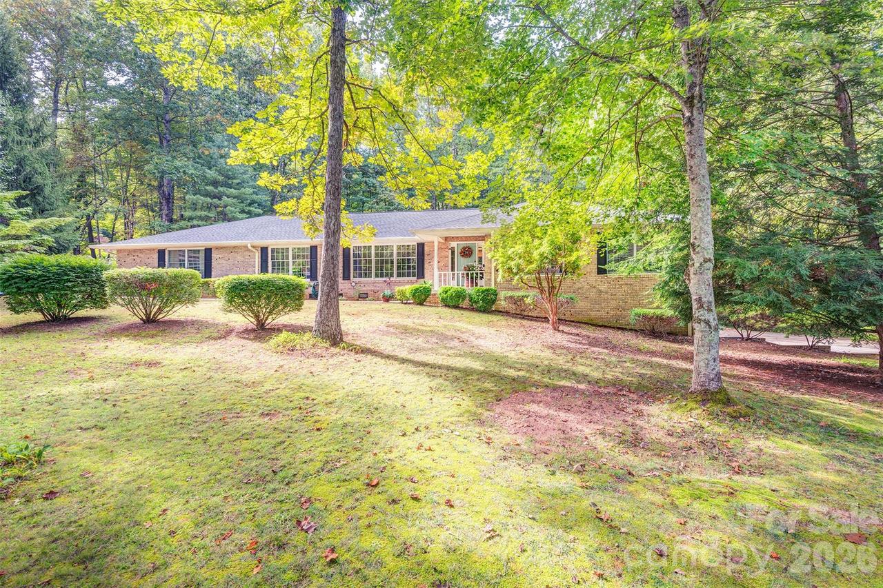 3 Sunningdale Dr., Flat Rock, NC 28731