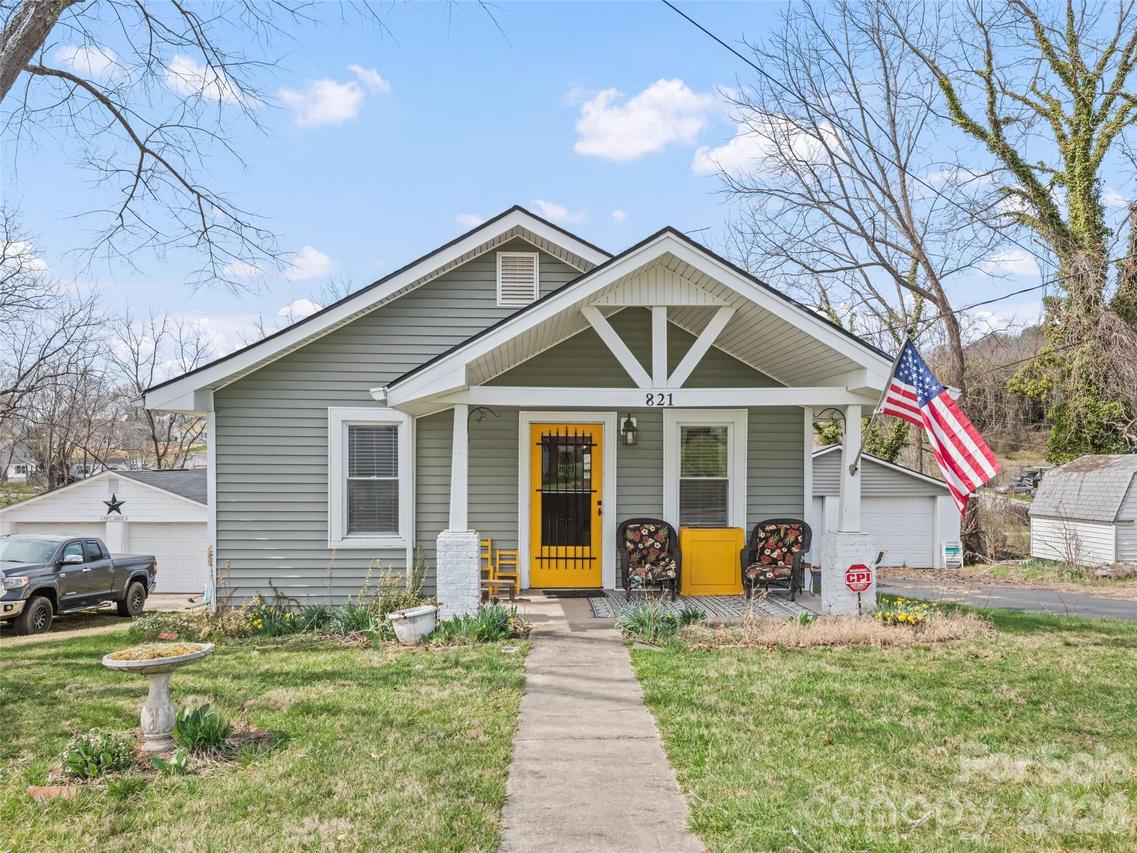 821 N Main St., Canton, NC 28716