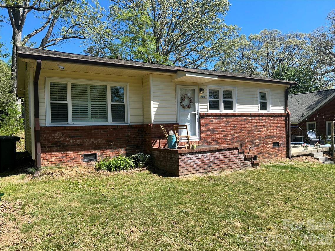 110 9th St., Black Mountain, NC 28711