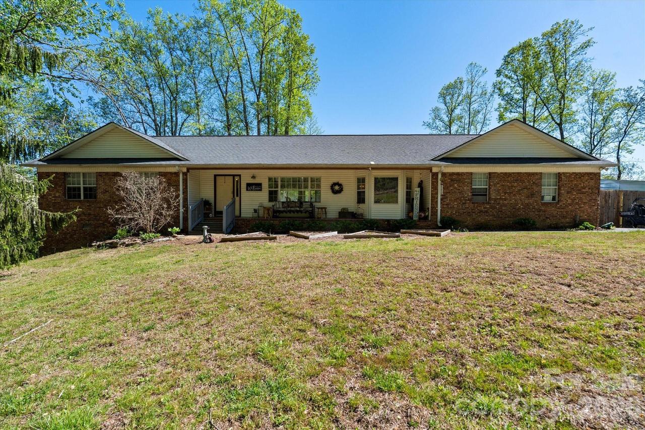 441 Hunters Glen Ln., Hendersonville, NC 28739