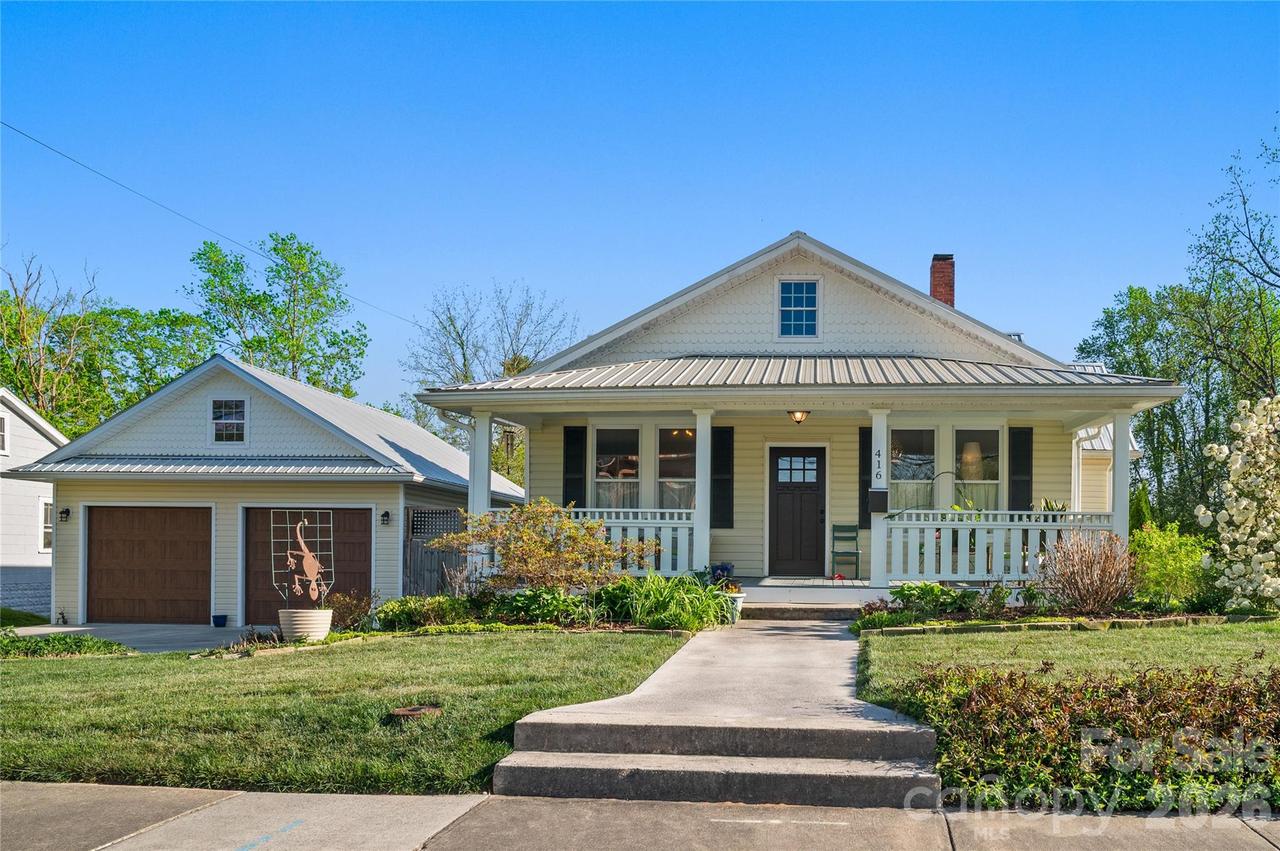 416 3rd Ave., Hendersonville, NC 28739