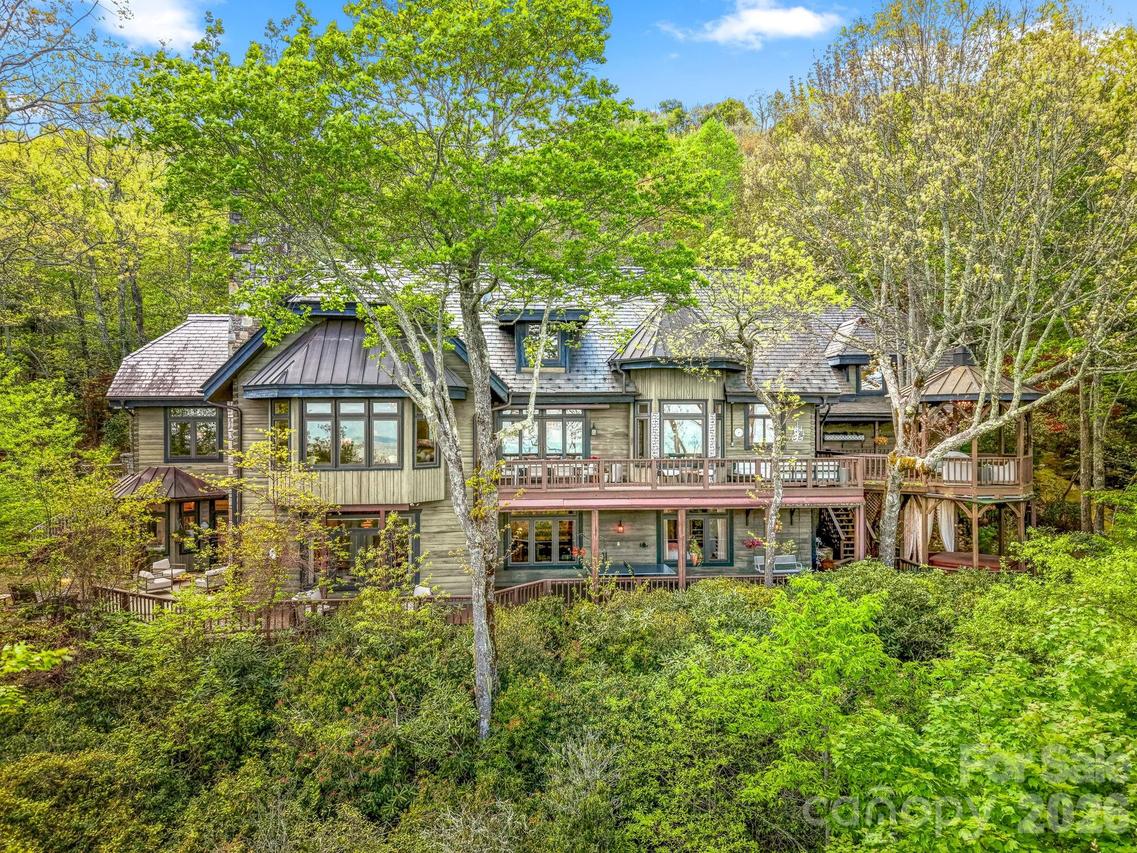1052 Toxaway Dr., Lake Toxaway, NC 28747