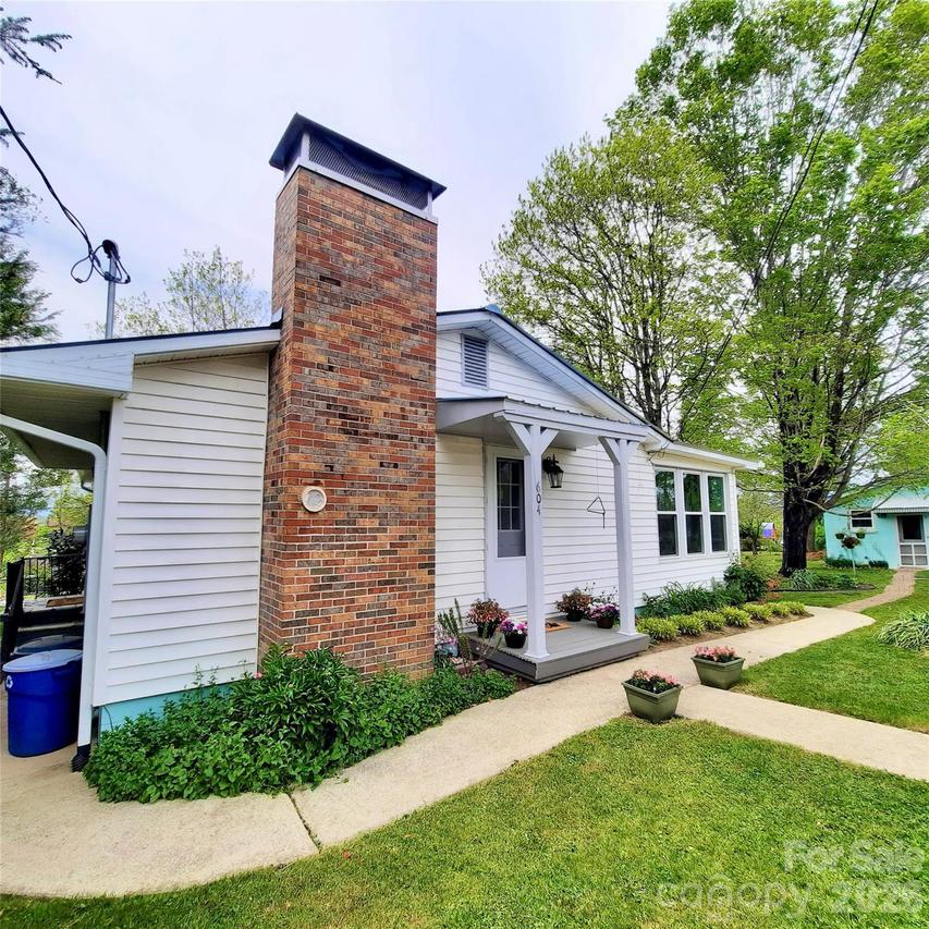 604 Substation St., Hendersonville, NC 28792