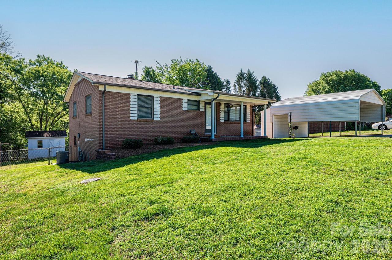 2649 Westview Acres St., Hickory, NC 28601