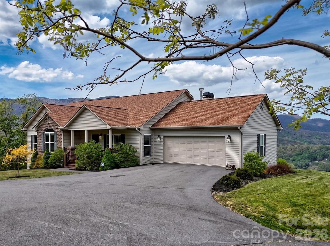 4 Matheny Acres Dr., Waynesville, NC 28786