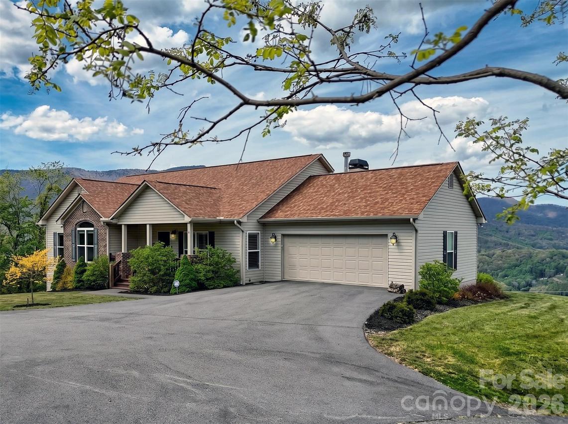 4 Matheny Acres Dr., Waynesville, NC 28786