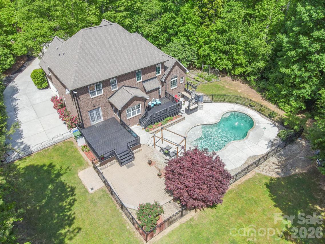 516 Shady Oaks Dr., Stanley, NC 28164