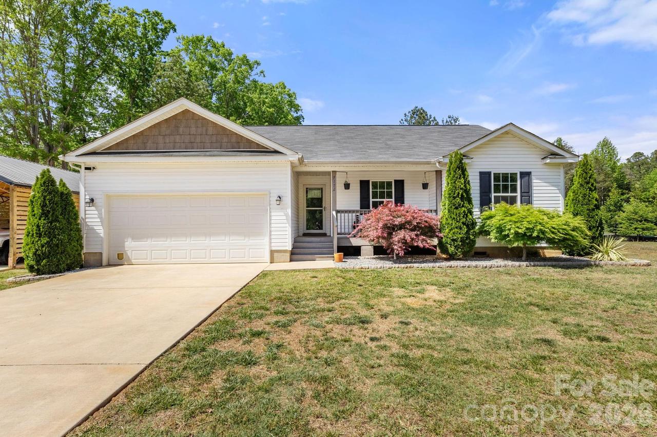 7172 Rolling Hills Dr., Sherrills Ford, NC 28673